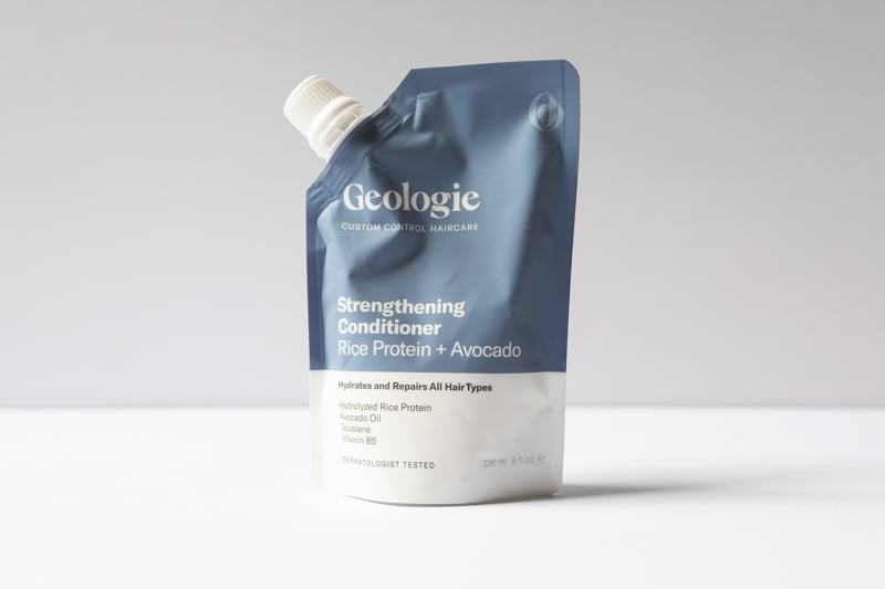 Geologie Strengthening Conditioner Rice Protein and Avocado on white background