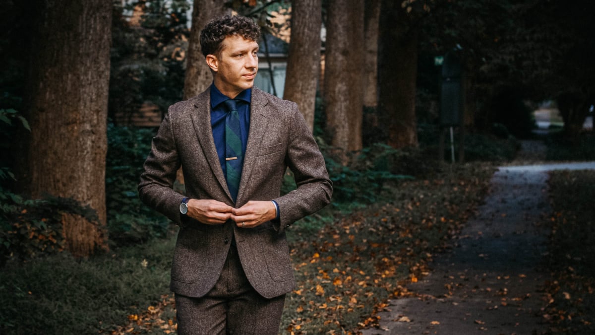 Mens Wedding Suits Model Wearing J.Crew Ludlow Suit Outside in Fall