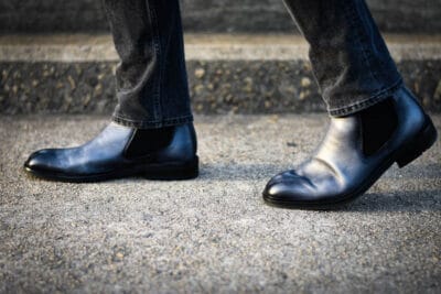 2020/03/model-walking-with-blue-chelsea-boots.jpg