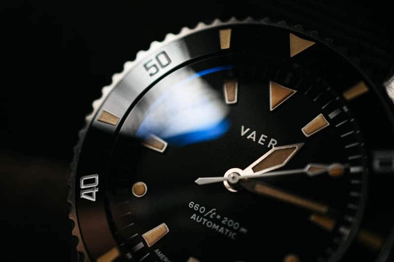 Vaer d5 crystal and dial detail