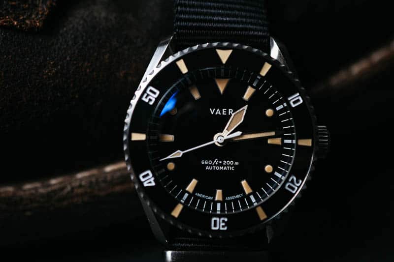 Vaer d5 dive watch with anti reflective coating